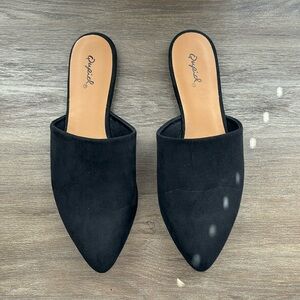 QUPID BLACK MULE SLIP ON BACKLESS FLATS SIZE US8 NEVER BEEN WORN